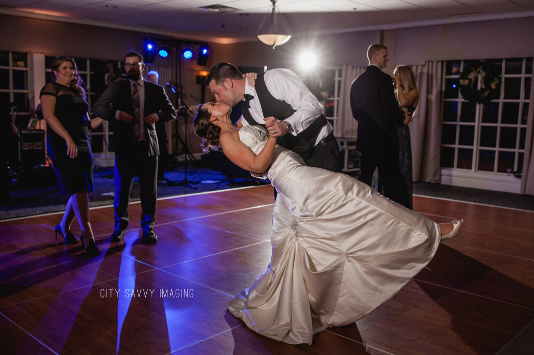 Mark Jessica S Naperville Country Club Wedding City Savvy