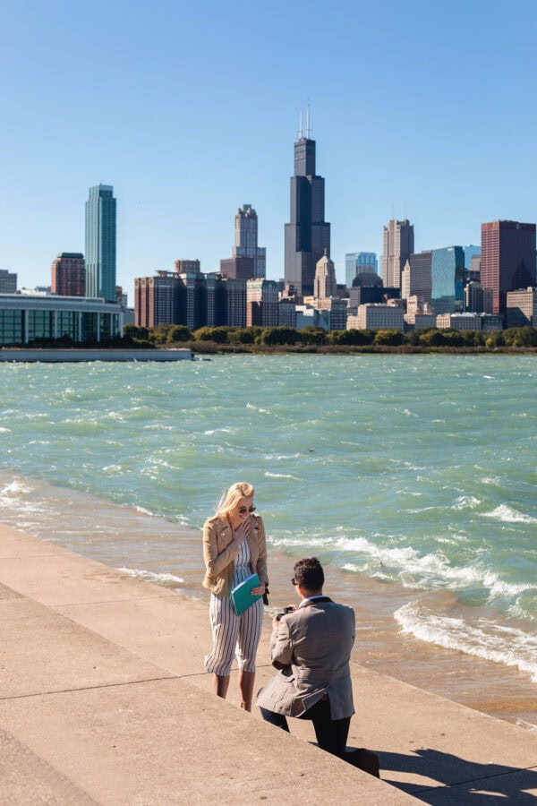 man proposes to girlfriend at adler planetarium chicago