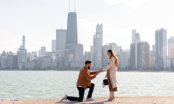 man proposed to his fiance in front of the chicago skyline