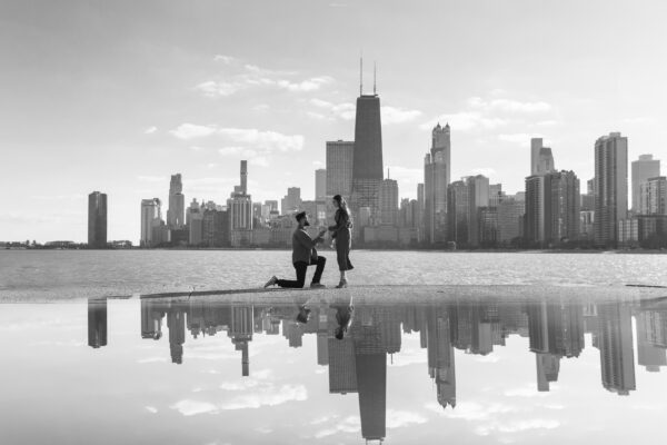 man proposed to his fiance in front of the chicago skyline