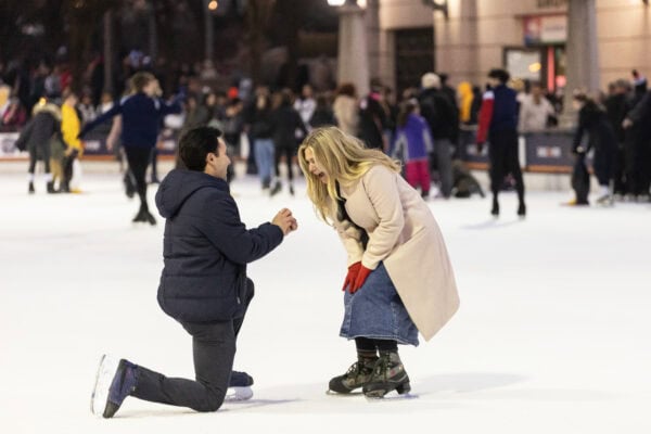 man proposes to girlfriend on ice rink in millennium park chicago