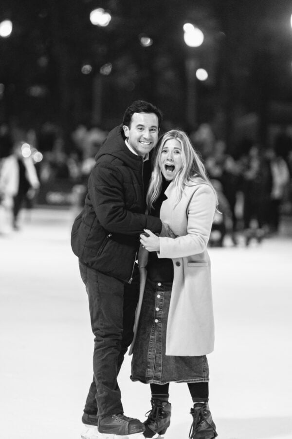 man proposes to girlfriend on ice rink in millennium park chicago