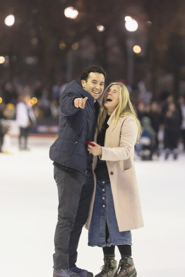 man proposes to girlfriend on ice rink in millennium park chicago