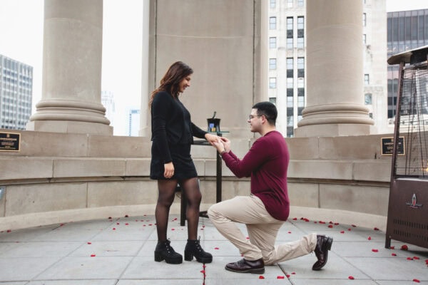 man proposes to his fiance at londonhouse chicago